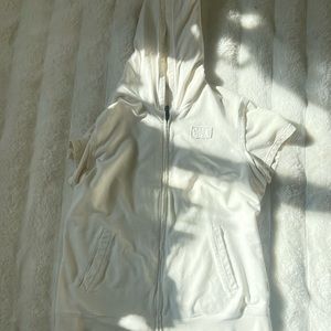 cute sleeveless hoodie!